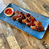 Hot chiken wings tereyaki